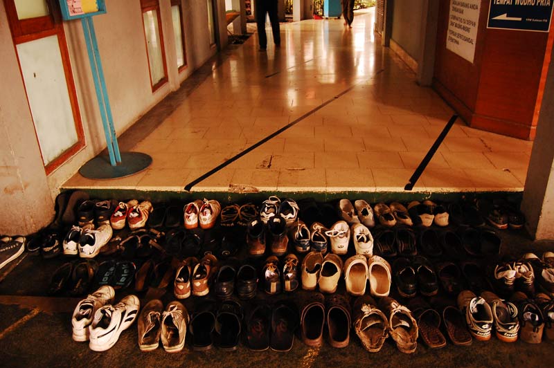 احترام به عقاید مردم محلی