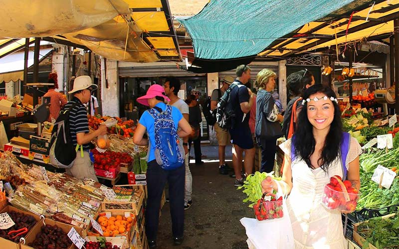 خرید از بازارهای محلی