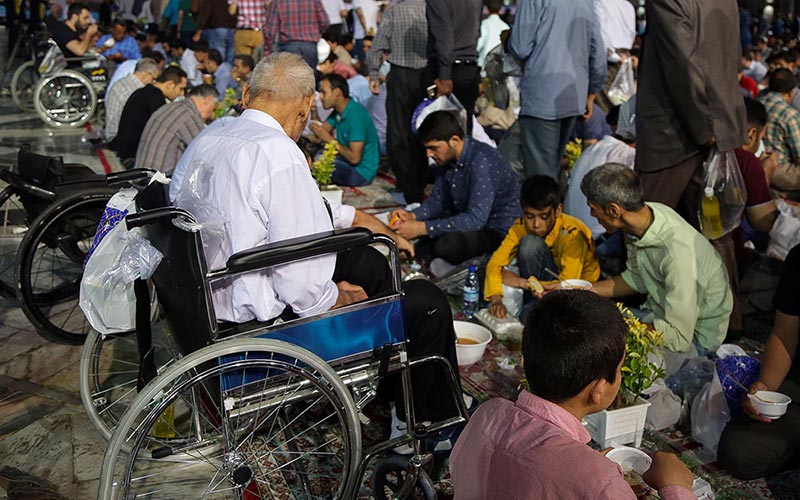 شرکت در مراسم افطاری
