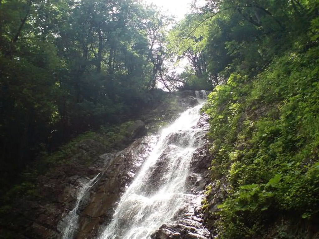 آبشار سنگ بن چشمه