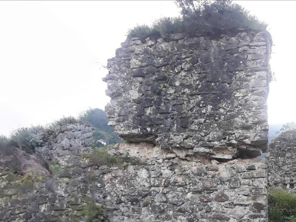 قلعه تنکا از جاذبه های گردشگری تنکابن