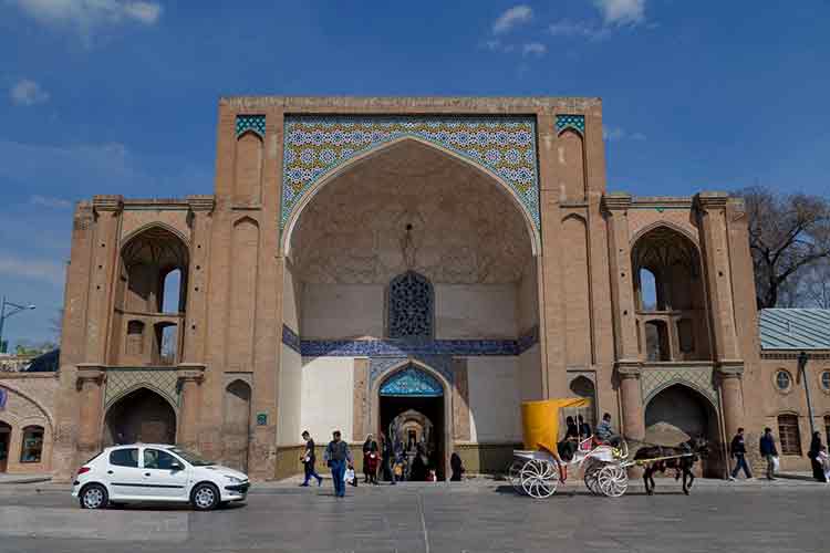 سردر عالی قاپو از دیدنی های شهر قزوین