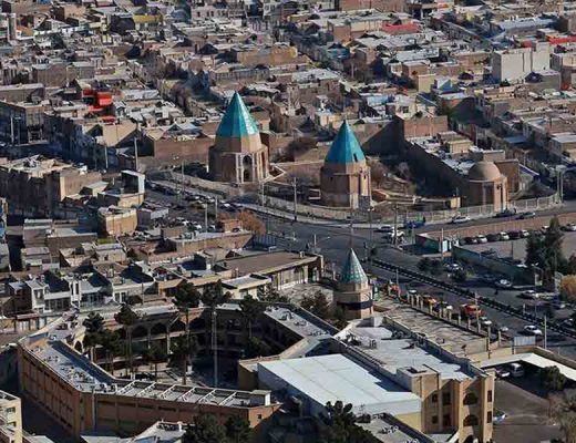 نمای شهر قم در روز