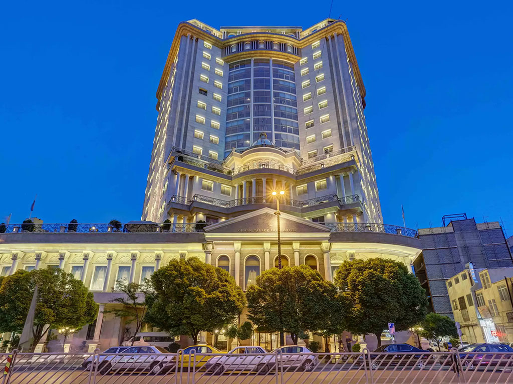 معرفی هتل های لوکس مشهد؛ قصر طلایی