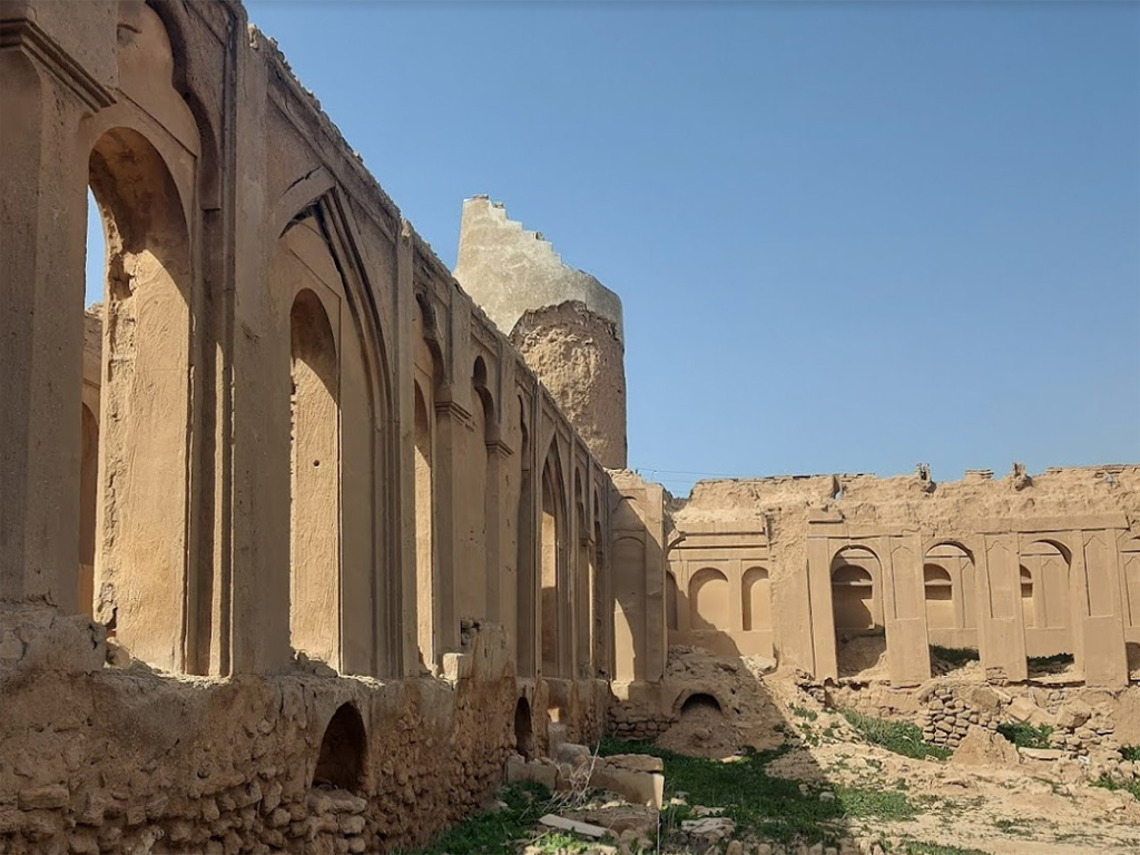 قلعه آقاخان حصار