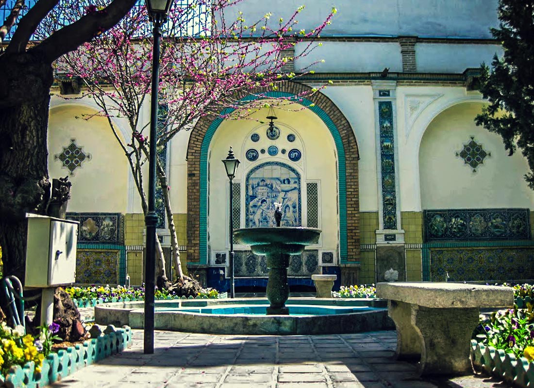 اندورنی باغ موزه مقدم اندورنی باغ موزه مقدم