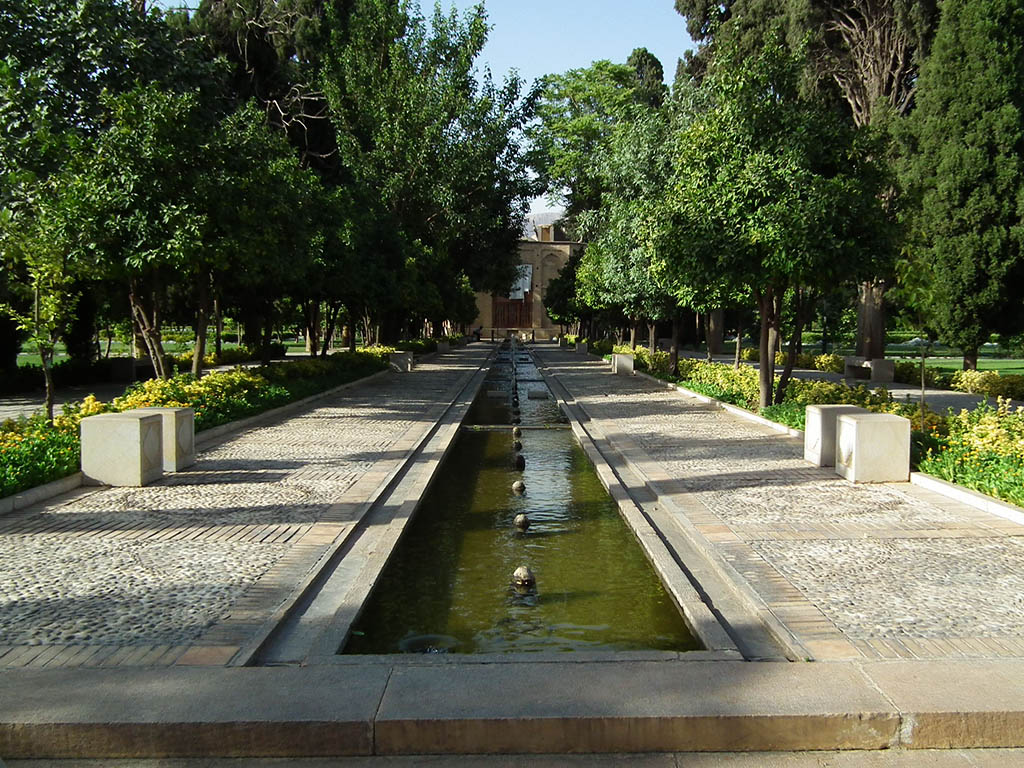 بهترین زمان بازدید از باغ جهان نما شیراز