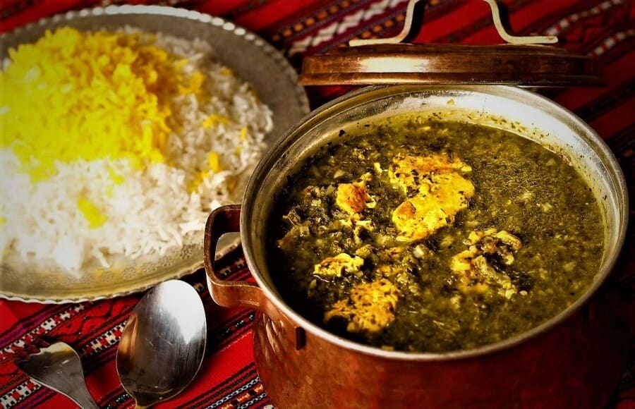 تجربه غذاهای محلی