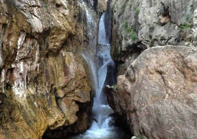 نمایی از آبشار گل آخور