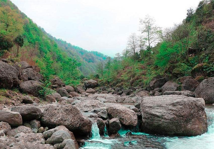 مناظر طبیعی و جاذبه‌های دیدنی در روستای سرولات