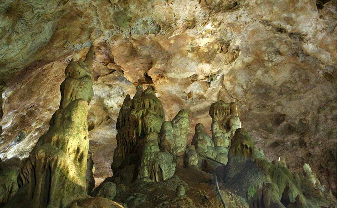 اشکال داخل غار قوری قلعه
