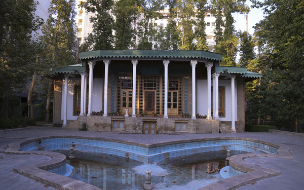 محوطه باغ موزه هنر ایرانی