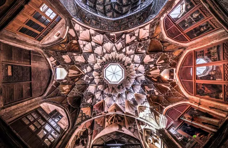 معماری بازار کاشان چگونه است؟