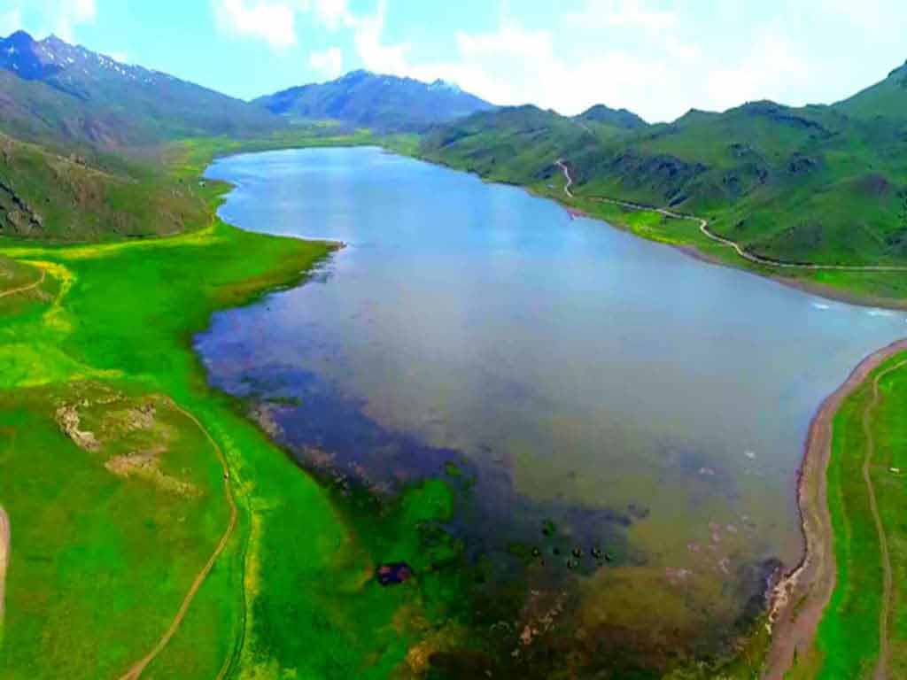 آشنایی با دریاچه نئور