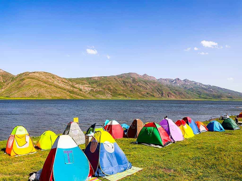 تفریحات و دیدنی های دریاچه نئور