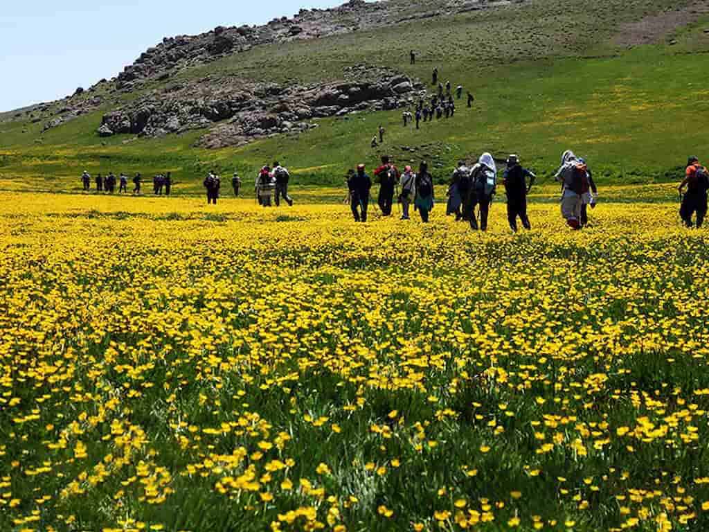 بهترین زمان سفر دریاچه نئور
