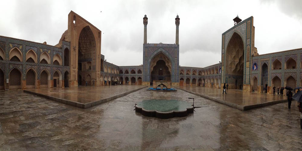 محوطه مسجد جامع