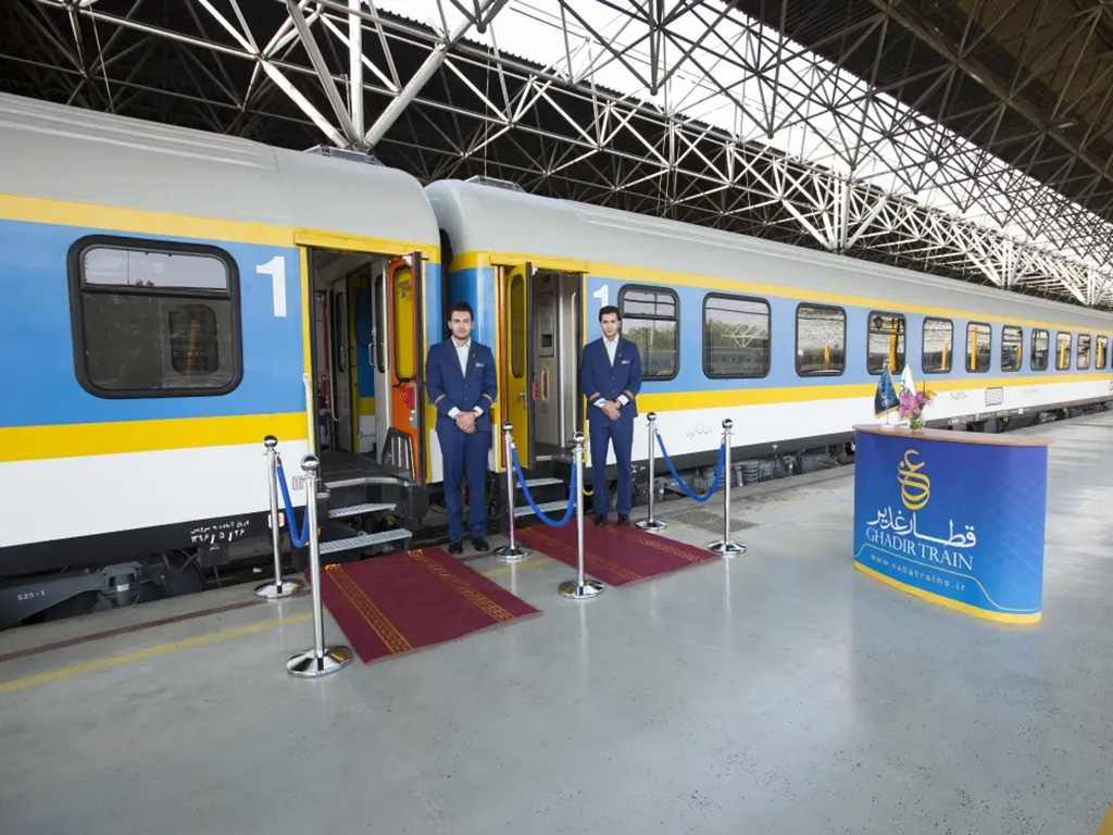 ساعات حرکت قطار قم مشهد