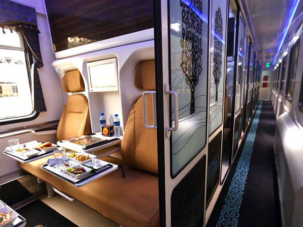 سفر ریلی؛ راهنمای قطار قم مشهد  