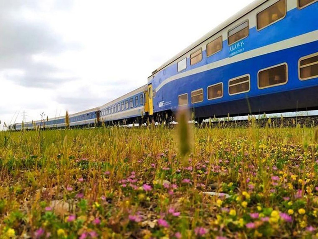 راهنمای قطار قم مشهد؛ چرا قطار را انتخاب کنیم؟