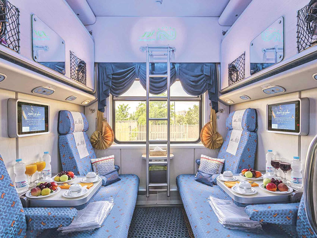 انواع قطارها در مسیر قم مشهد