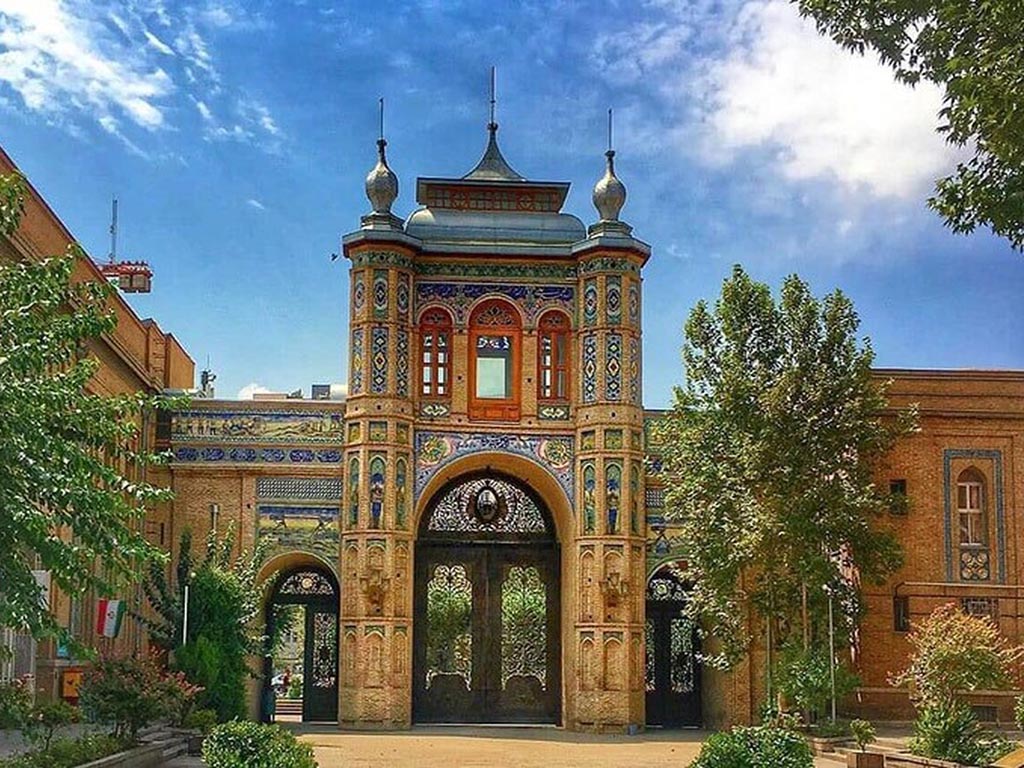 سردر باغ ملی