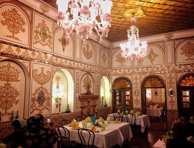 رستوران ترنج اصفهان در خانه تاریخی هووآنس