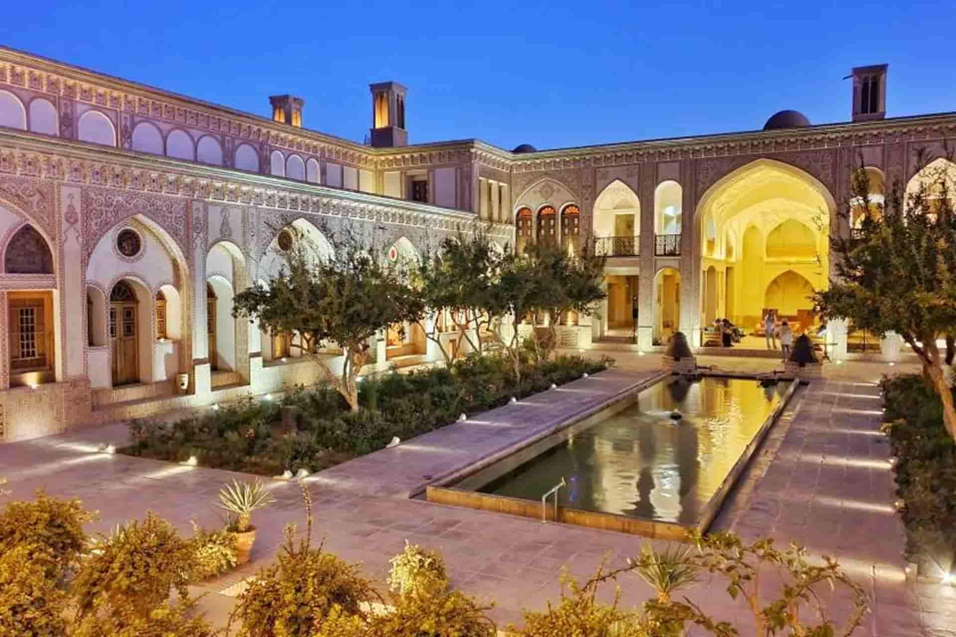 خانه عامری‌ها: اقامتگاهی لوکس با اصالت تاریخی