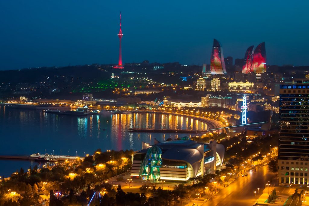 تصویری زیبا از باکو در شب