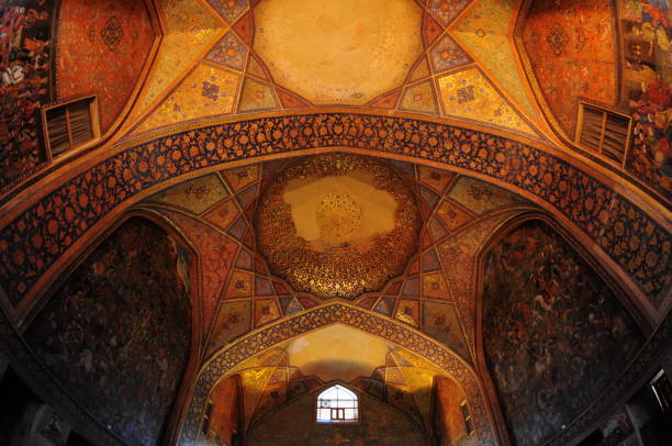 نقاشی‌های زیبا کاخ چهل ستون اصفهان