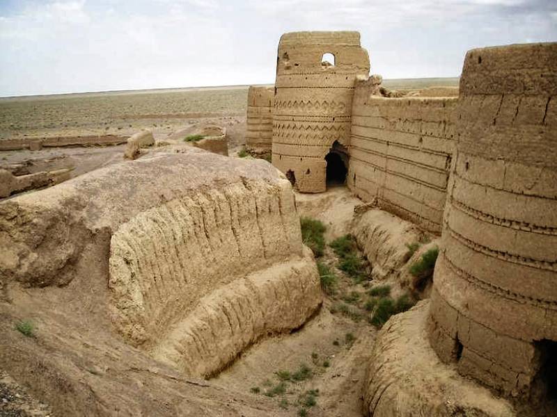 قلعه کرشاهی در کویر ابوزید آباد کاشان