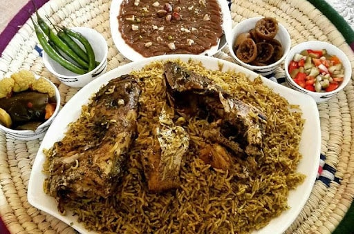 غذاهای محلی و طعم دریایی لارک