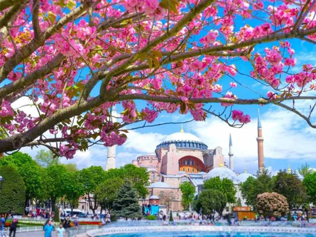 آب و هوای استانبول در فصل بهار